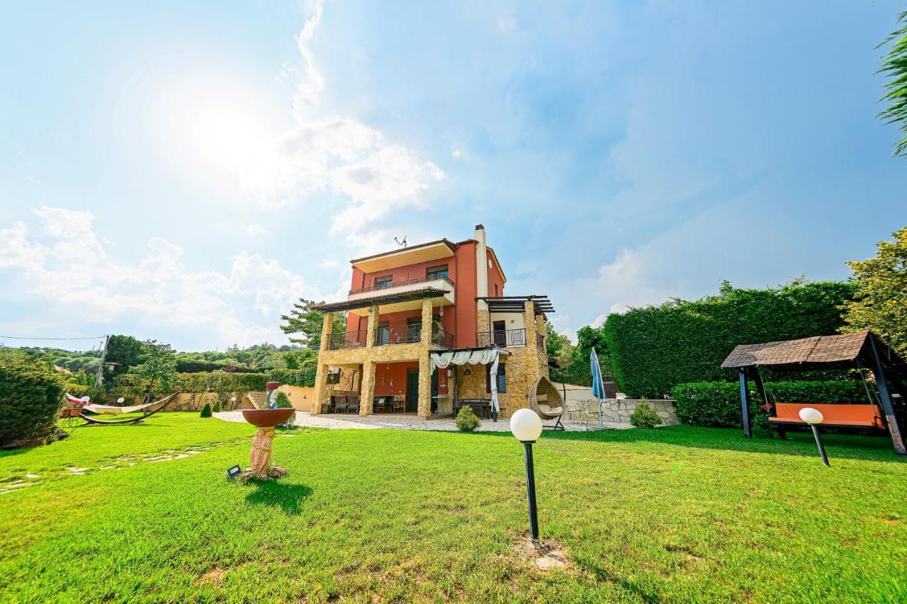 Villa Mariellie Néa Péramos Esterno foto