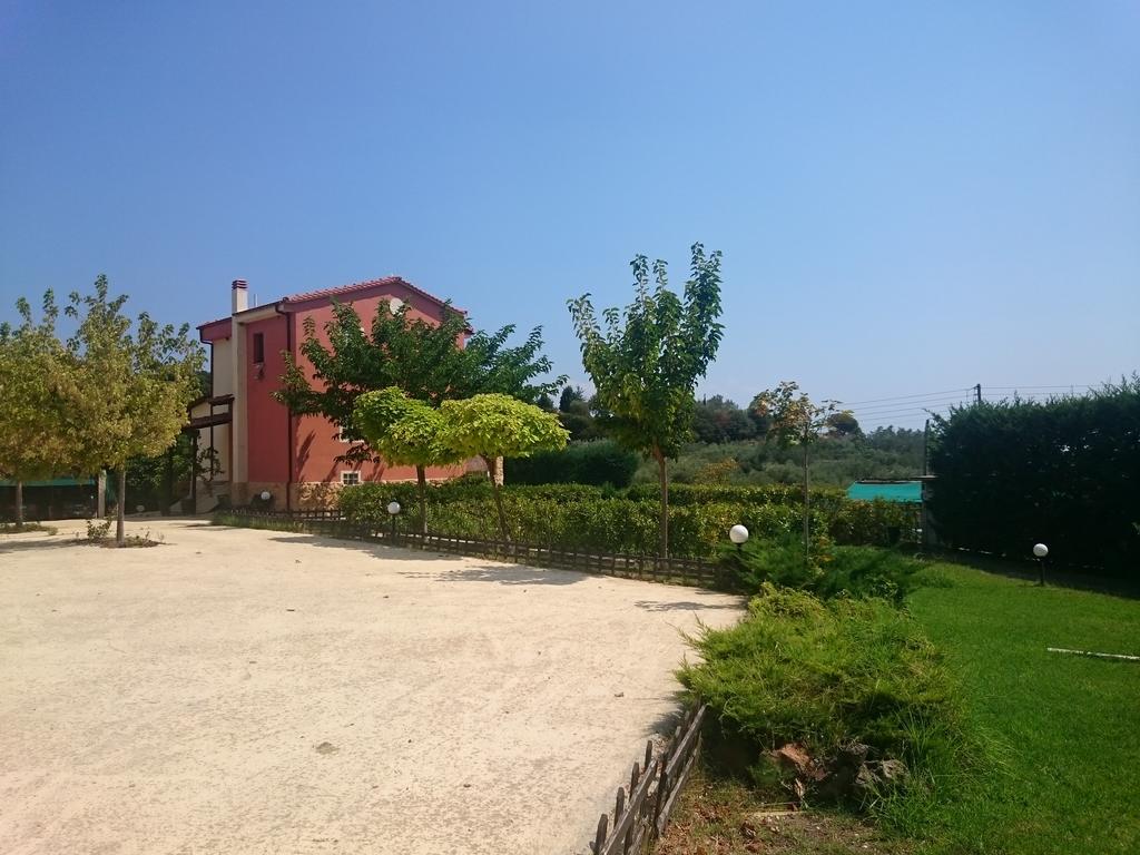 Villa Mariellie Néa Péramos Esterno foto