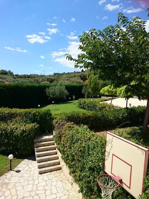 Villa Mariellie Néa Péramos Esterno foto
